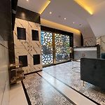 Rich Hotel