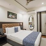 Rich Hotel