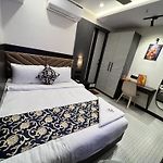 Rich Hotel