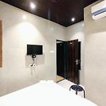 Hotel Eros - Nr Airport T2
