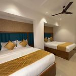Hotel Crystal Palace Near Us Consulate Bandra Kurla Complex Mumbai Near Mumbai Airport Mumbai