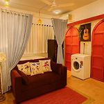Retro Bandra - Cozy Comfort In A Heritage Village
