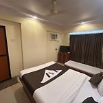 Hotel Lucky Near Nesco