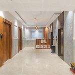 Hotel Breeze Bay Ex - Near Us Consulate, Bkc