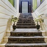 Fabhotel Abrol Suites