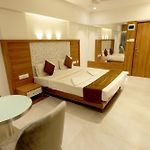 Metro Host Inn
