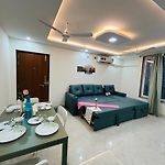 2 Bhk Lake & Hiranandani View H Floor