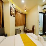La Hotel Metro Near Bkc