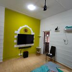 Seaface Bldg 1Bhk 0R 2 Bhk 0R Pvt Room Luxe Service Flat, Mumbai