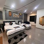 Hotel Diamond - Lokhanwala Andheri