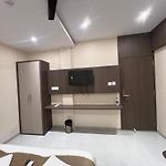 Cr Residency By Glitz Hotels