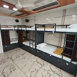 Sahar Ac Dormitory - Andheri - Near Mumbai International Airport - Male Guest Only