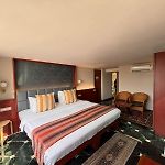 Hiltop Hotel