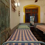 Hostel Vasantashram Cst Mumbai, Free Wifi With 1940S Retro Vibe