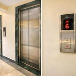 Glitz Saineel Executive Near Juhu Beach