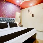 Oyo 77012 Hotel Moss View - Moca