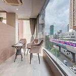 Hotel Aura - Near Malad Link Road