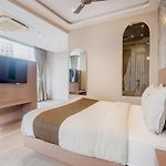 Hotel Aura - Near Malad Link Road