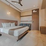 Hotel Aura - Near Malad Link Road