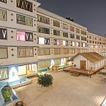 Townhouse Royal Palms Hotel