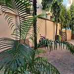Independent Garden Cottage-Bandra-Carter Road