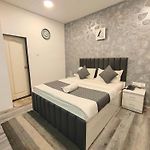 Astha Kandivali Service Apartment