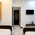 Hotel O Khar East Near Railway Station