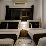 Hotel O Khar East Near Railway Station