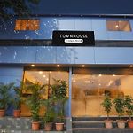 Townhouse Lbs Road Bkc Formerly Royal Palace
