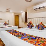 Fabhotel Pride Suitz