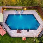 Stayvista\'S Pranamya Villa - 4Bhk With Pet Friendly & Alfresco Dining