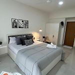 Urban Pause, 2Bhk Apt Near Bkc,Airport&Nmacc