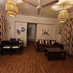 Serene-2Bhk Balcony-Parking-Bandra Chapel Rd-Cafes