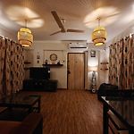 Serene-2Bhk Balcony-Parking-Bandra Chapel Rd-Cafes