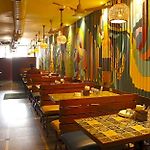 Hotel Q Deck Rooms - Vile Parle Station And Near To Mumbai Airport
