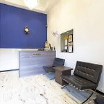 Hotel Q Deck Rooms - Vile Parle Station And Near To Mumbai Airport