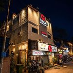 Hotel Q Deck Rooms - Vile Parle Station And Near To Mumbai Airport