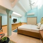 Hotel Travellers Inn Near Fort