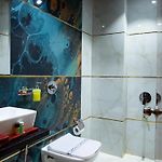 Brown Inn Luxury Hotel Near Us Consulate Bkc