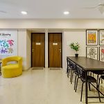 Zen A - Stylish Private Room In Shared 3Bhk
