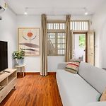48B Stylish 1Bhk Khar With Swing