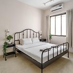 Quirky 1Bhk In Bandra W By Square One Stays