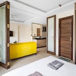 Tuscany Stylish 1 Bhk In Prime Gated Bkc Spot