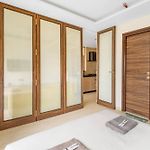 Tuscany Stylish 1 Bhk In Prime Gated Bkc Spot