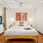 48B Stylish 1Bhk Khar With Swing
