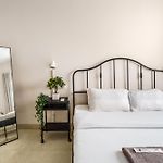 Quirky 1Bhk In Bandra W By Square One Stays