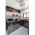 Sofia 1Bhk In Khar W By Square One Stays