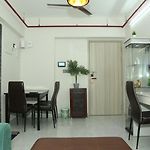 Ivy Downtown Apartment - 1 Bhk - Near Nesco And Sv Road