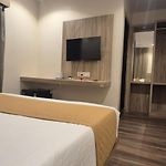Hotel Amar Residency Near Kokilaben Hospital