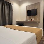 Hotel Amar Residency Near Kokilaben Hospital